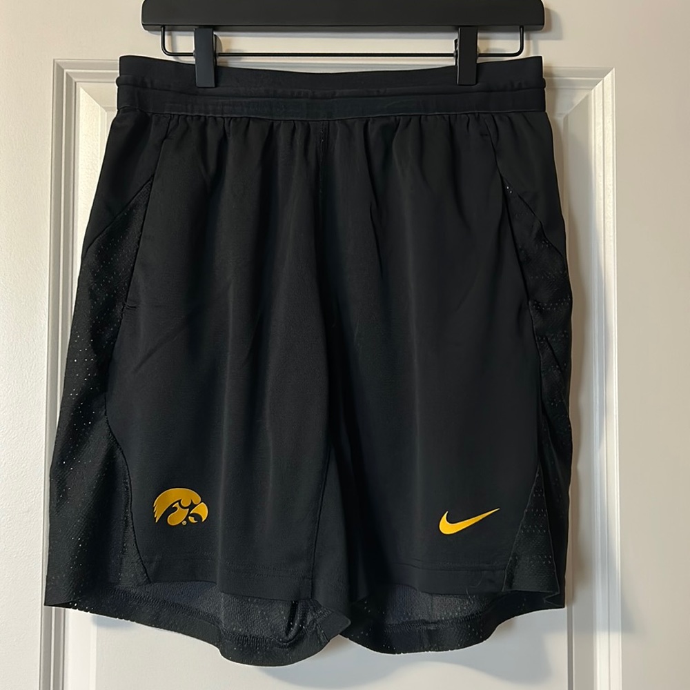 Nike Iowa Hawkeye Men’s Short, Black, Medium
